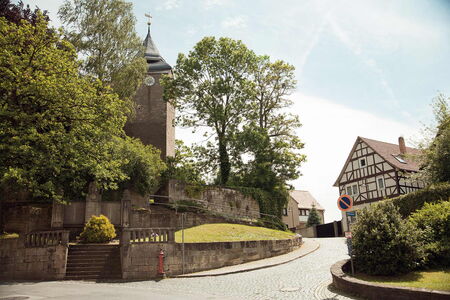 Kirche und Pfarrhaus in Mihla